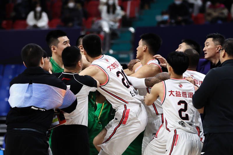 西甲-皇马1-0绝杀阿拉维斯纳乔染红巴斯克斯制胜西甲第18轮，皇马客场挑战阿拉维斯。